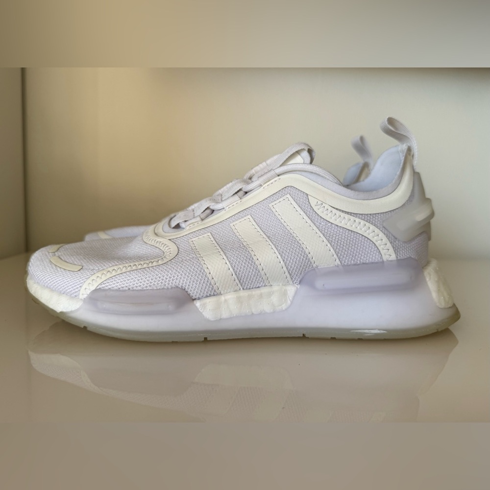 ADIDAS NMD V3 LACE UP SNEAKER YOUTH SIZE 6 WOMEN SIZE 8 WHITE WHITE